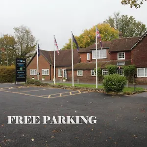 Landhaus Trivelles Waterhall Country Gatwick & Airport Parking, Crawley (West Sussex)